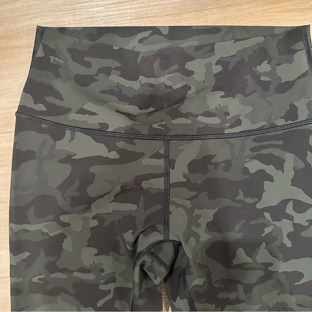 lululemon athletica Green and Black Camo High-Waisted Leggings Size 8 - Picture 2 of 5